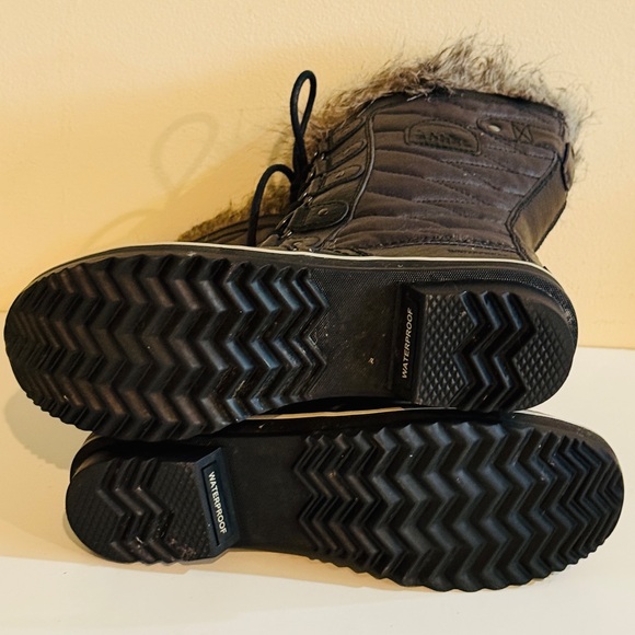 Sorel Tofino Waterpoof Rubber Boots with Faux Fur - Picture 7 of 9